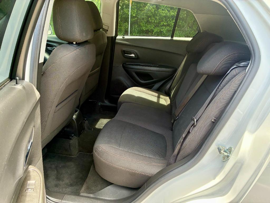 2022 Chevrolet Trax LS - Photo 9