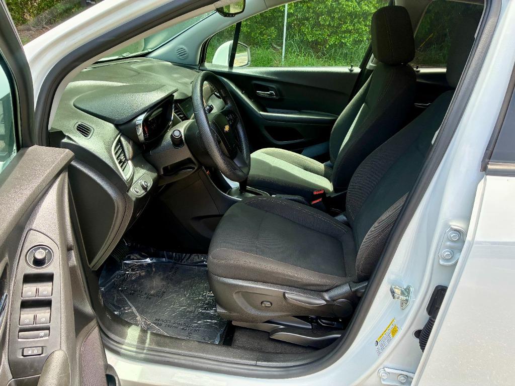 2022 Chevrolet Trax LS - Photo 10