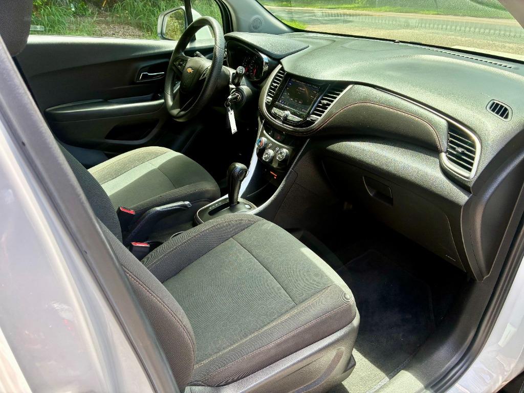 2022 Chevrolet Trax LS - Photo 6