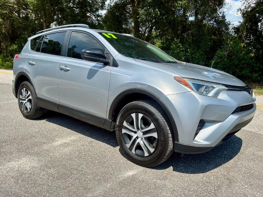 2017 Toyota RAV4 LE - Photo 6