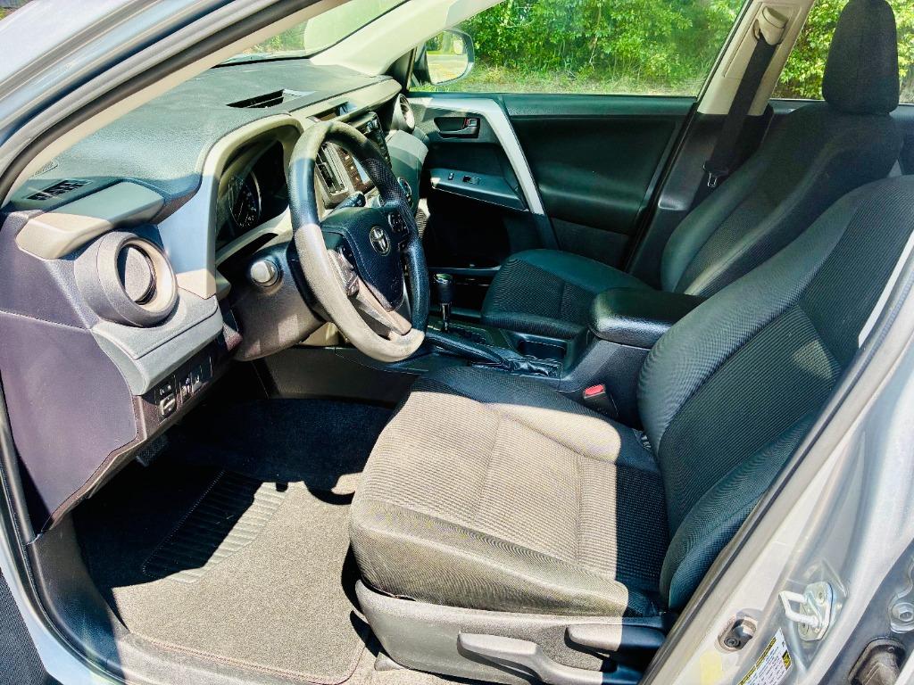 2017 Toyota RAV4 LE - Photo 10