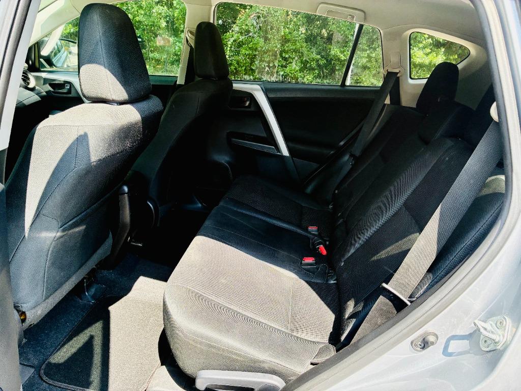 2017 Toyota RAV4 LE - Photo 9